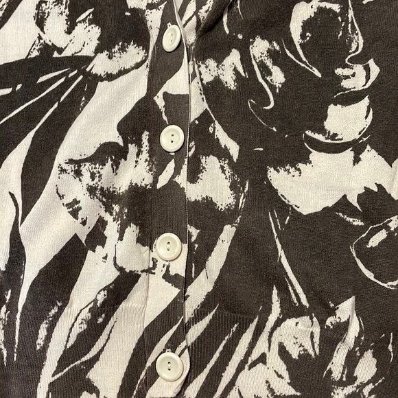 New York and Company Cardigan Sweater Brown and Tan Short Sleeve Size Medium - Picture 2 of 3